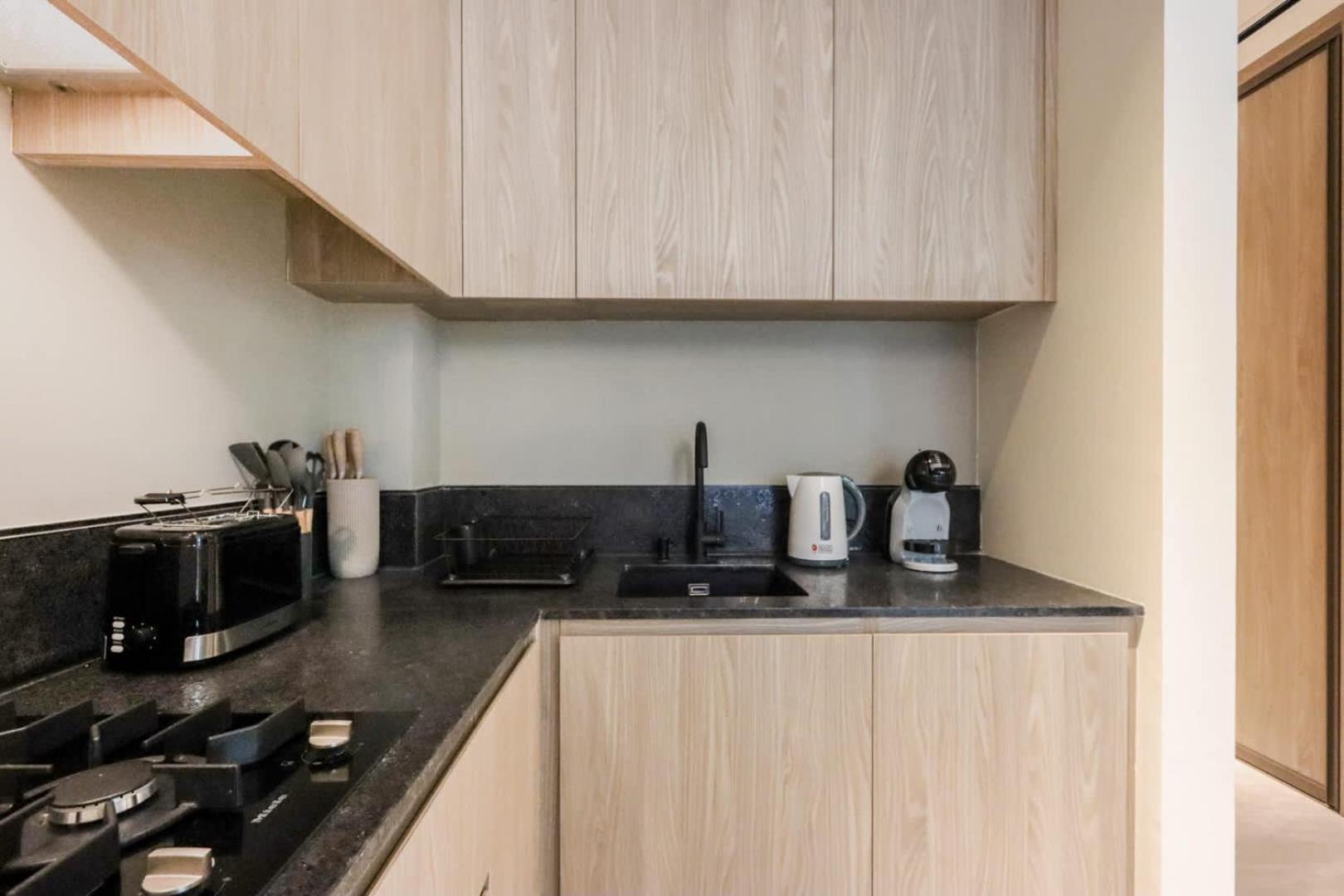 Livbnb - Stylish In Jvc, Near Parks And Shops